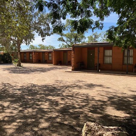 Territory Manor Motel & Caravan Park Mataranka Extérieur photo