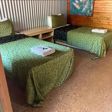 Territory Manor Motel & Caravan Park Mataranka Extérieur photo