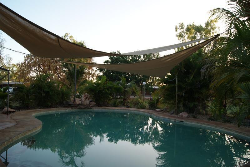 Territory Manor Motel & Caravan Park Mataranka Extérieur photo