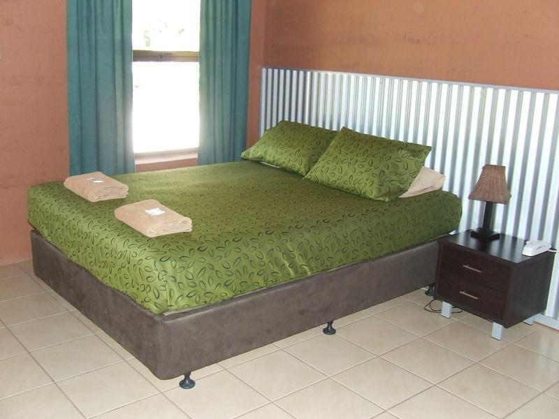 Territory Manor Motel & Caravan Park Mataranka Extérieur photo