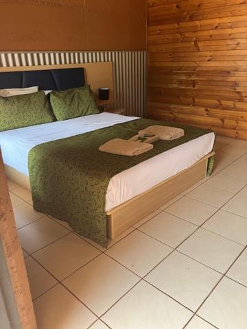 Territory Manor Motel & Caravan Park Mataranka Extérieur photo