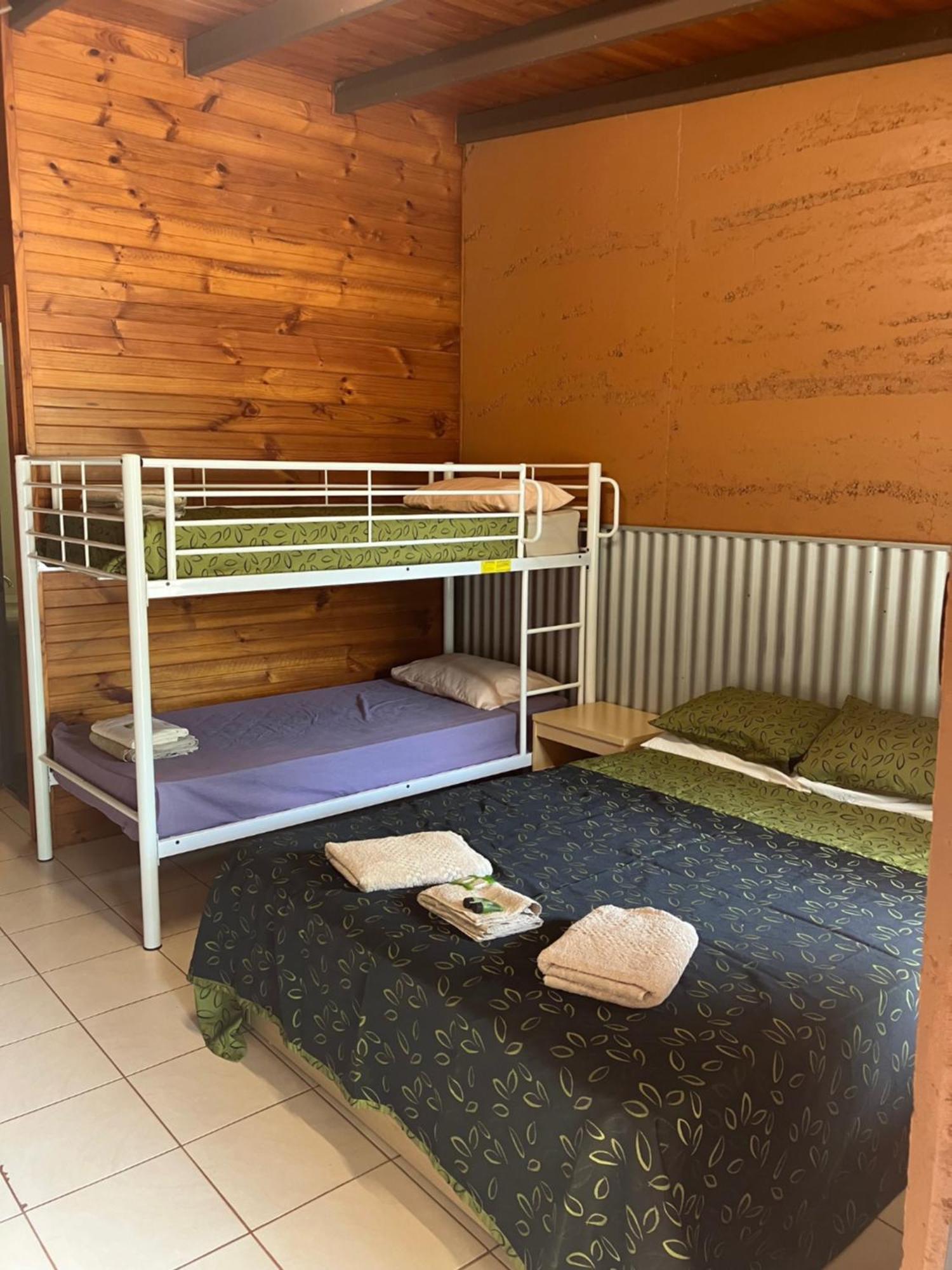 Territory Manor Motel & Caravan Park Mataranka Extérieur photo