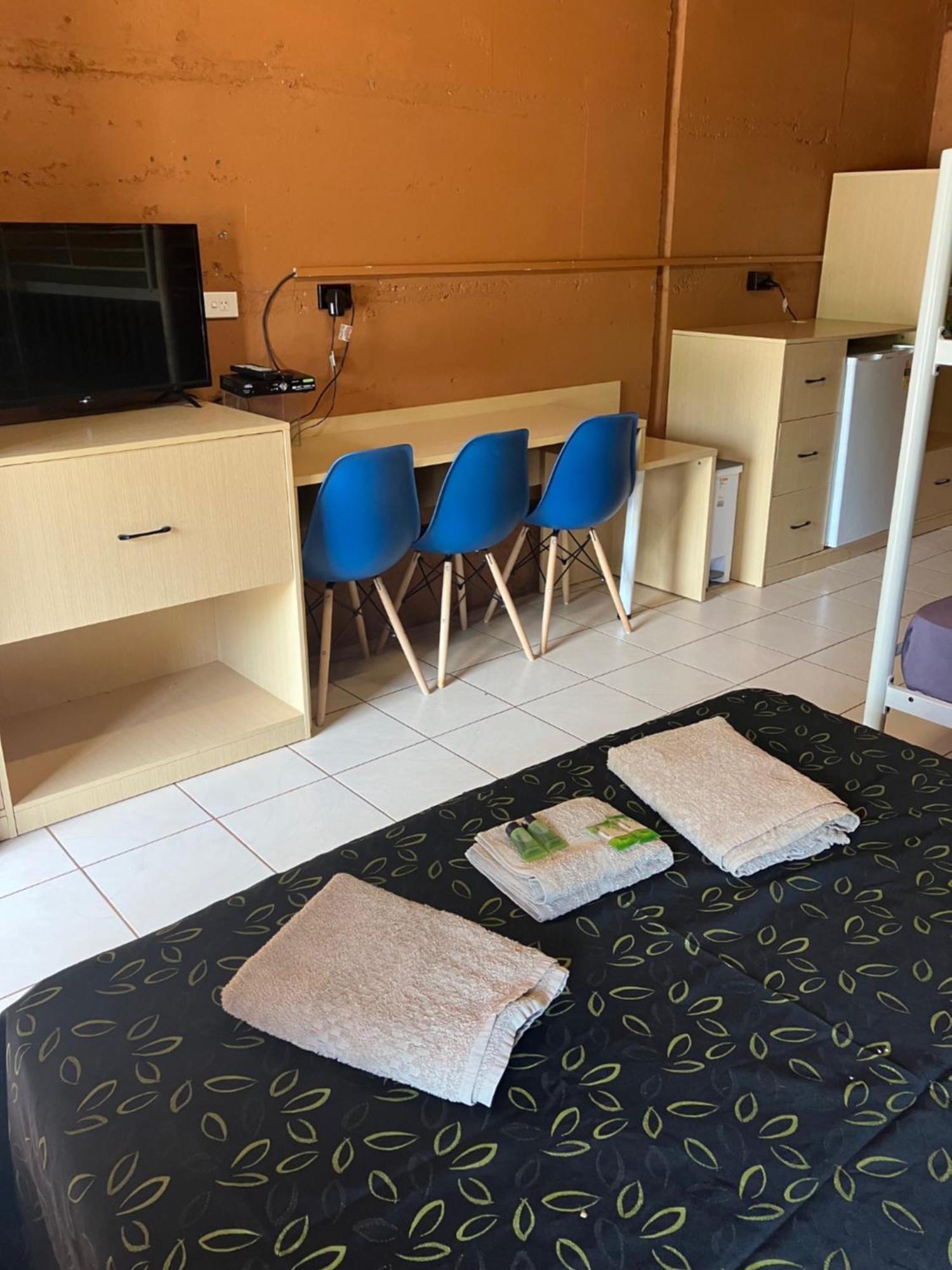 Territory Manor Motel & Caravan Park Mataranka Chambre photo