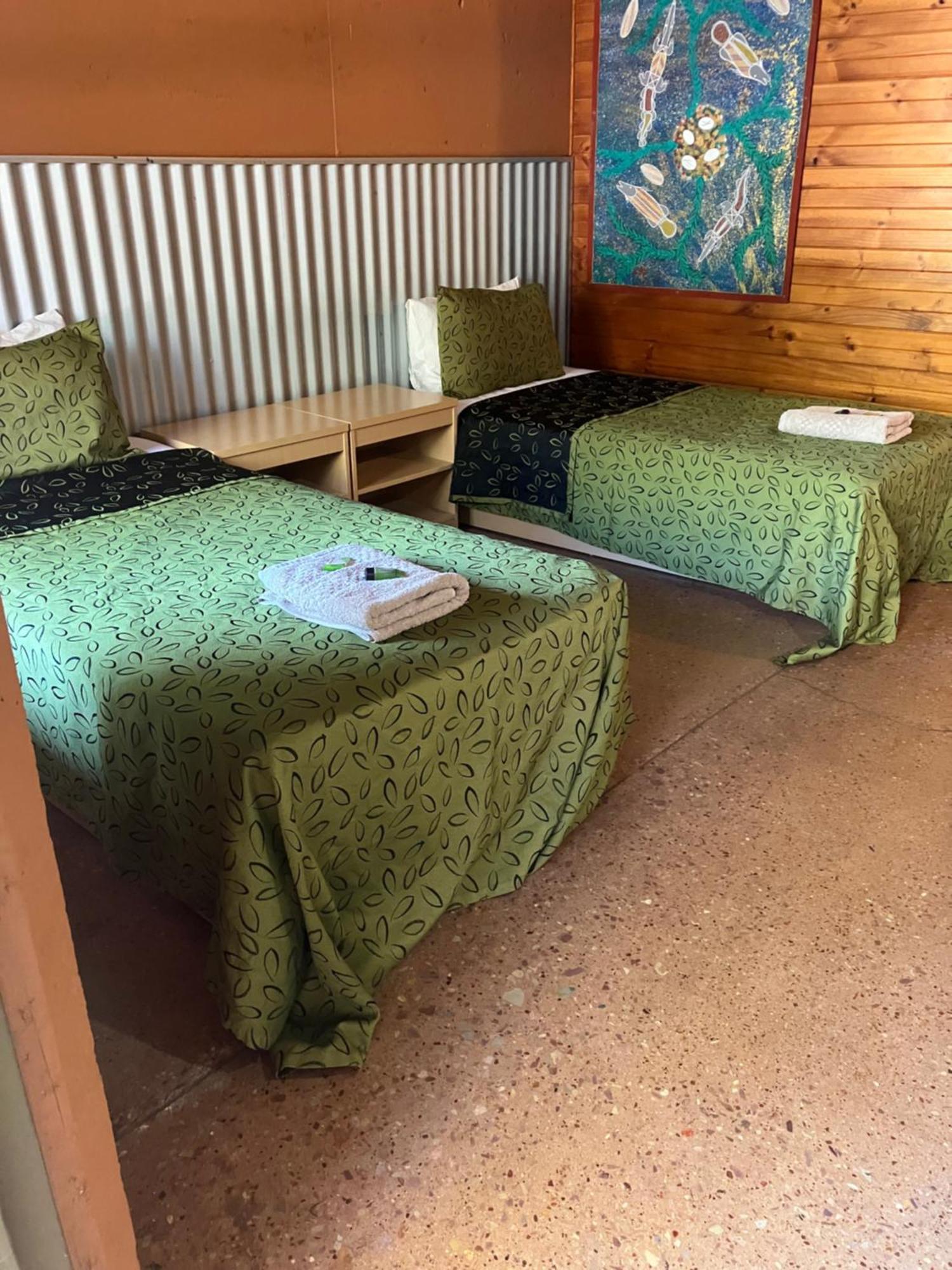 Territory Manor Motel & Caravan Park Mataranka Extérieur photo