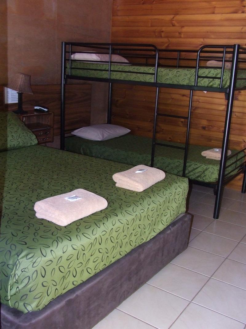 Territory Manor Motel & Caravan Park Mataranka Extérieur photo